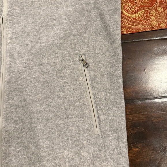 Peter Millar Men's Large British Grey Crown Flex Fleece Vest MSRP $495 - Picture 8 of 13